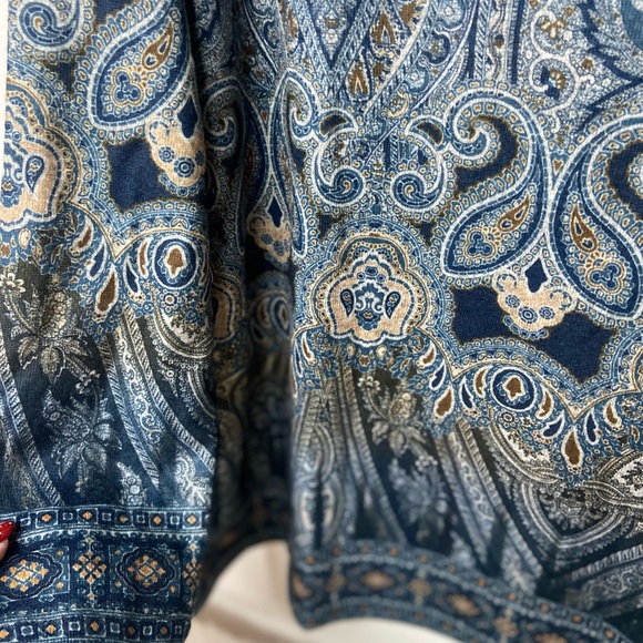 ONE WORLD Blue and Cream Paisley Top - Picture 5 of 6